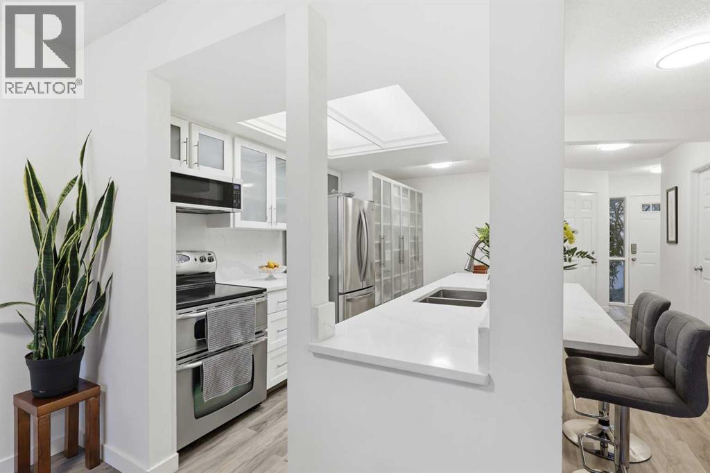 310 Hawkstone Manor Nw, Calgary, Alberta  T3G 2X2 - Photo 8 - A2306089