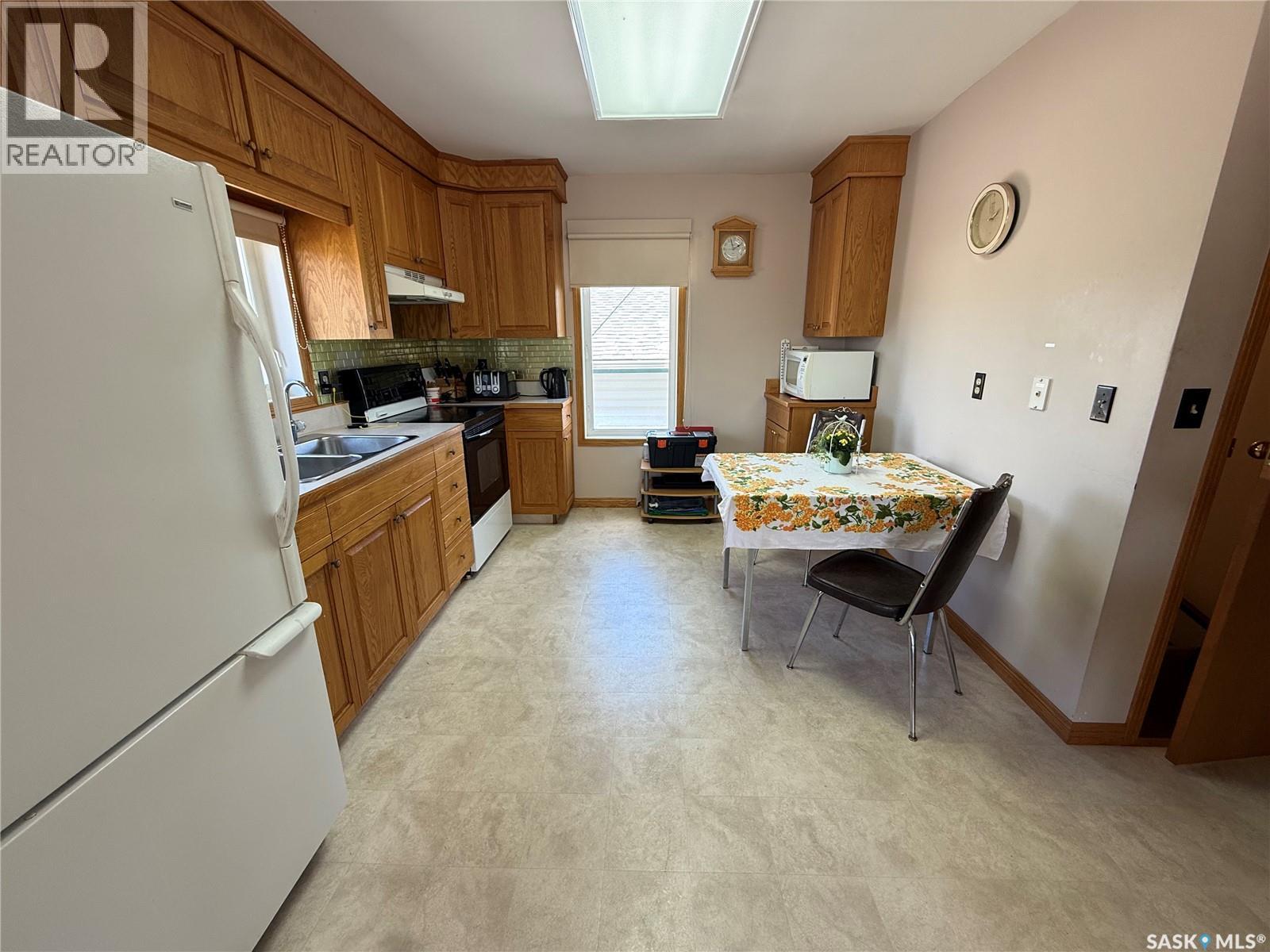 737 Third Street, Estevan, Saskatchewan  S4A 0P7 - Photo 11 - SK034240