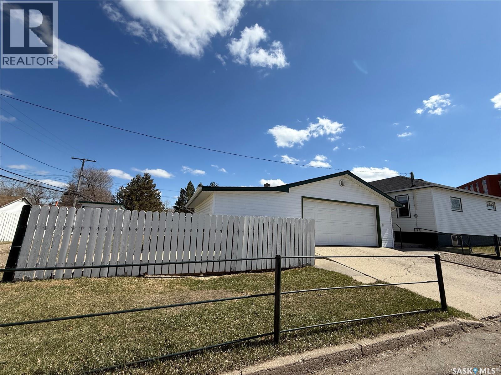 737 Third Street, Estevan, Saskatchewan  S4A 0P7 - Photo 4 - SK034240