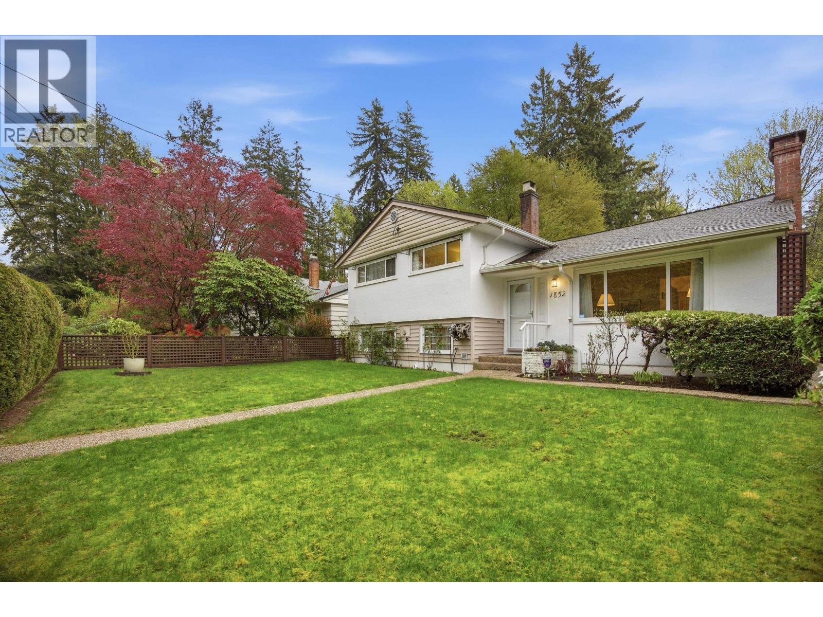 1852 Larson Road, North Vancouver, British Columbia  V7M 2Z6 - Photo 6 - R3112311