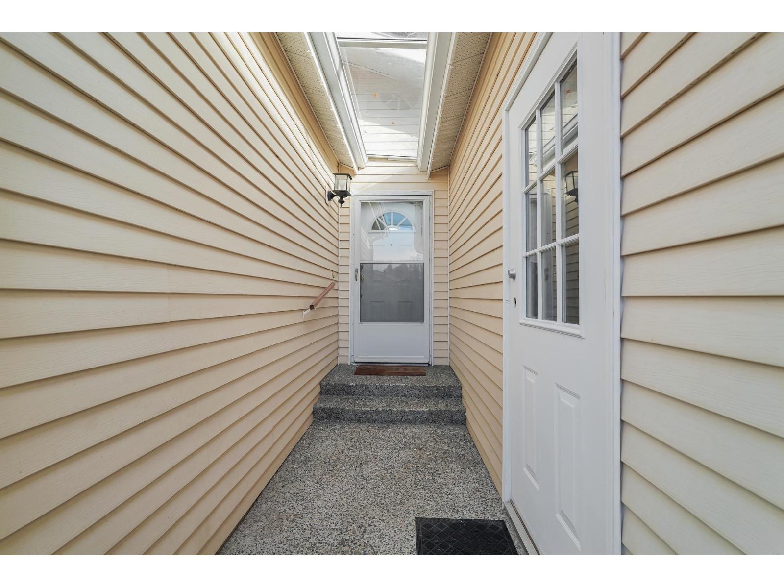 1400 164th Street, Surrey, British Columbia  V4A 8V8 - Photo 3 - R3117209