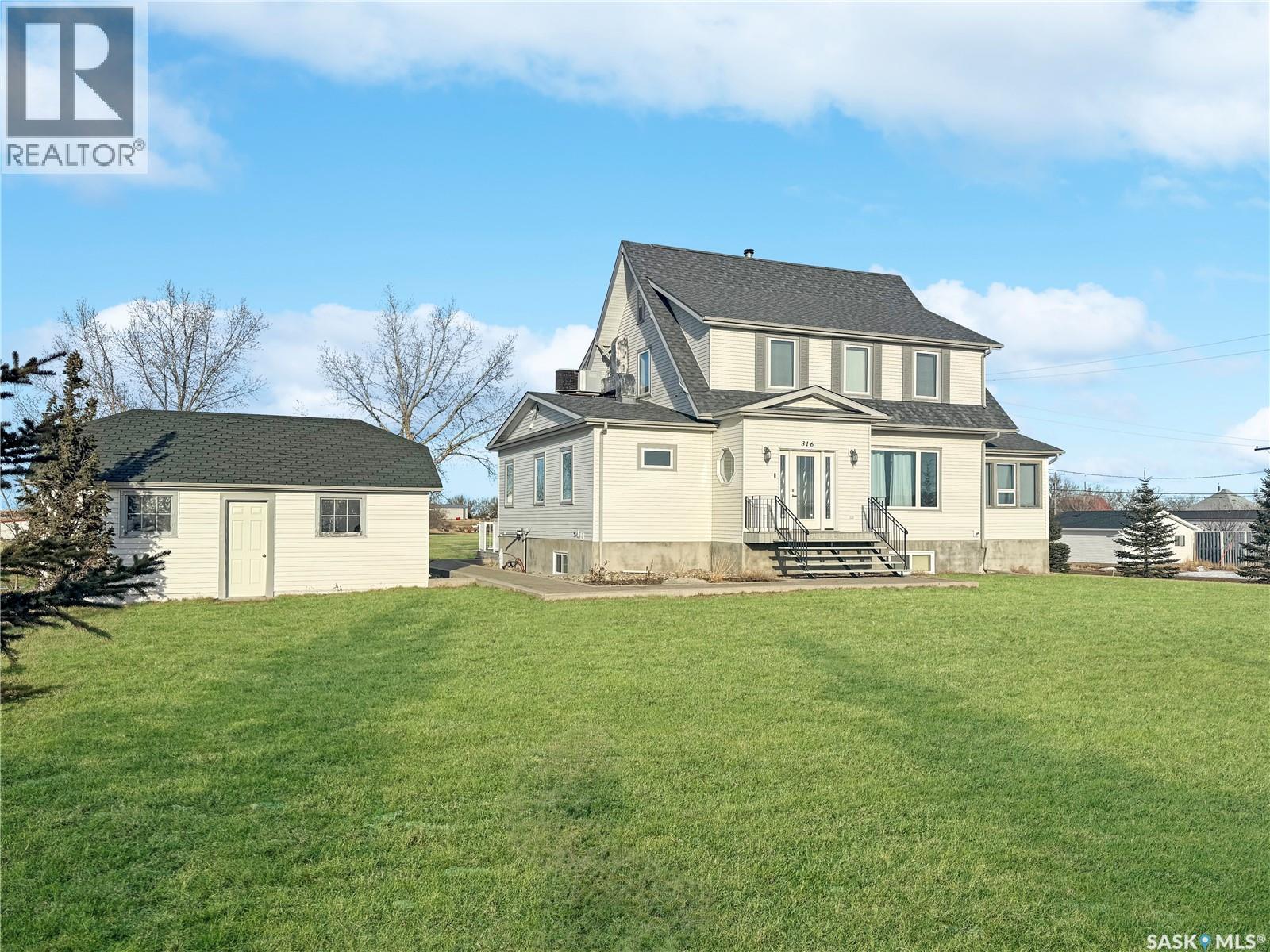 316 Railway Avenue, Webb, Saskatchewan  S9H 2X0 - Photo 1 - SK034097