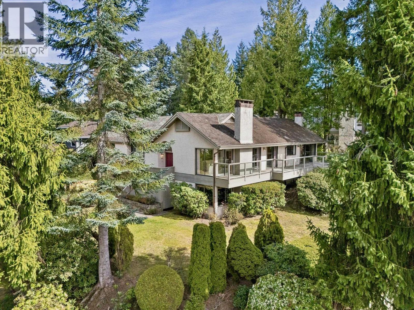 4724 WOODBURN COURT, West Vancouver, British Columbia
