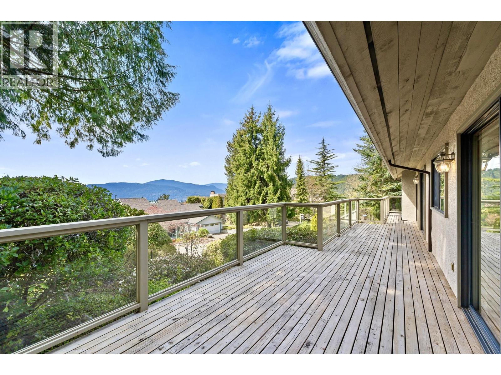 4724 Woodburn Court, West Vancouver, British Columbia  V7S 3B3 - Photo 14 - R3117184