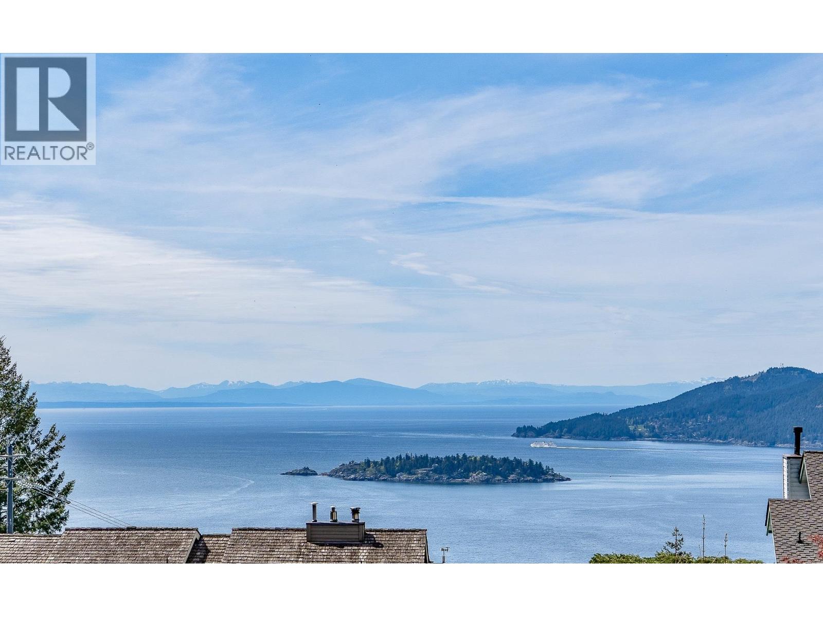 4724 Woodburn Court, West Vancouver, British Columbia  V7S 3B3 - Photo 3 - R3117184