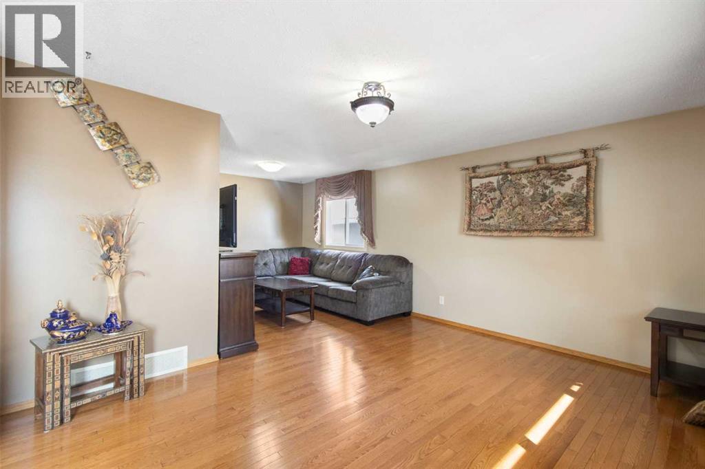 1108 Marcombe Crescent NE, Calgary, Alberta  T2A 4H7 - Photo 4 - A2303472