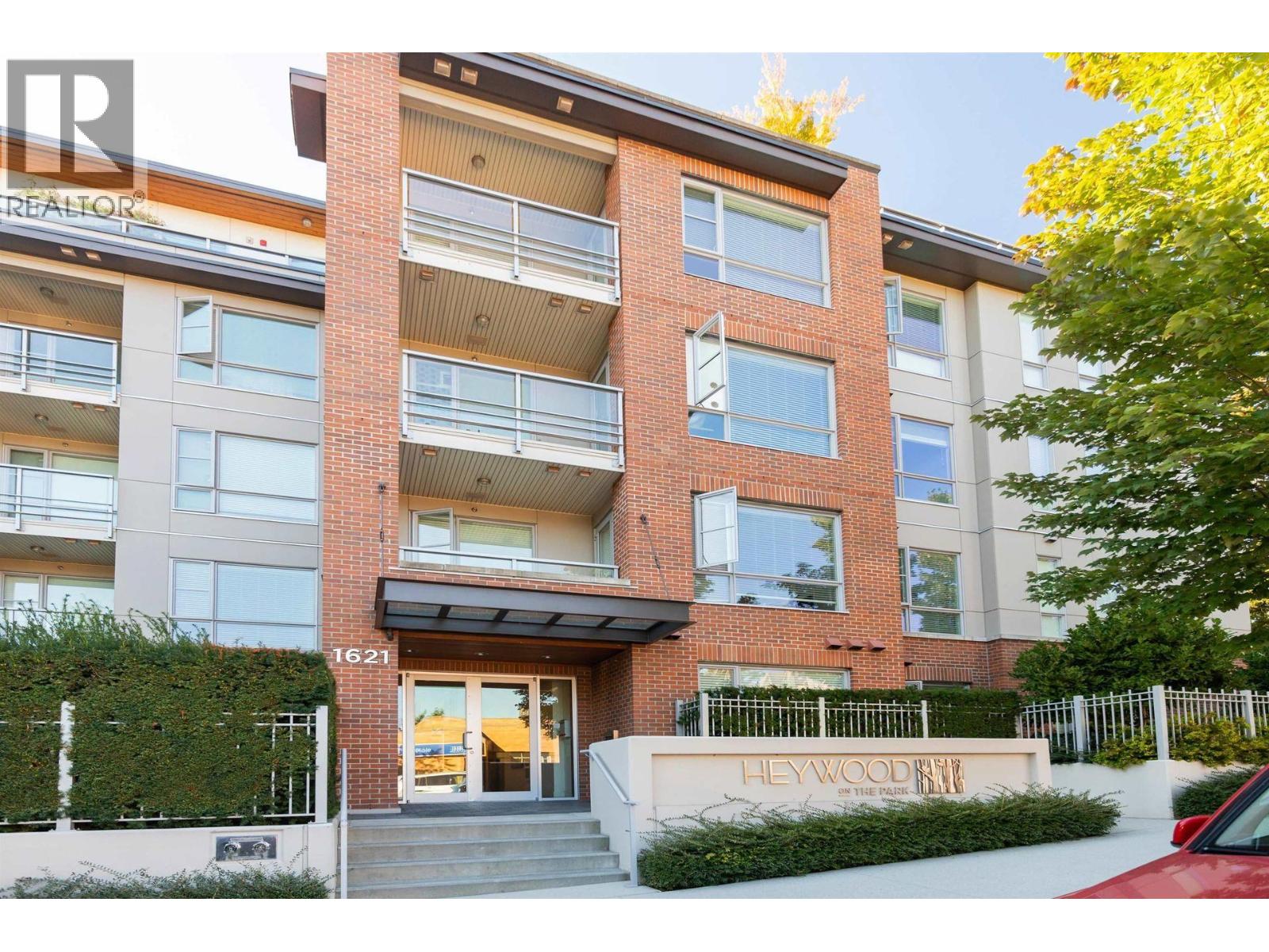 211 1621 Hamilton Avenue, North Vancouver, British Columbia  V7P 0B7 - Photo 2 - R3106055