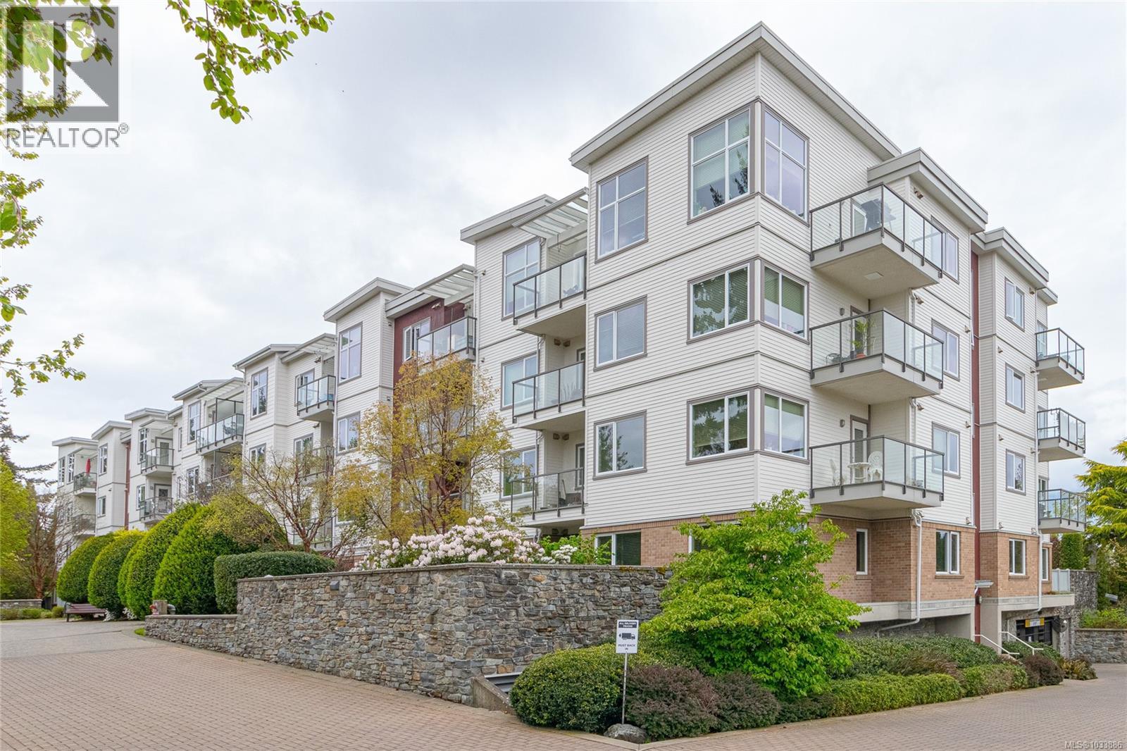 202 4394 West Saanich Rd, Saanich, British Columbia