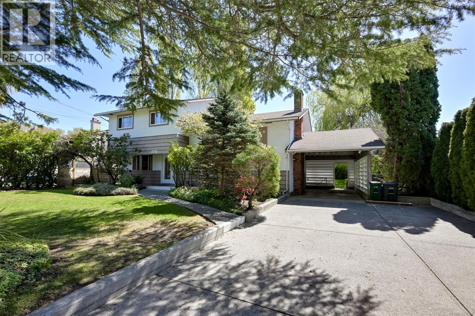 1809 Jade Pl, Saanich, British Columbia