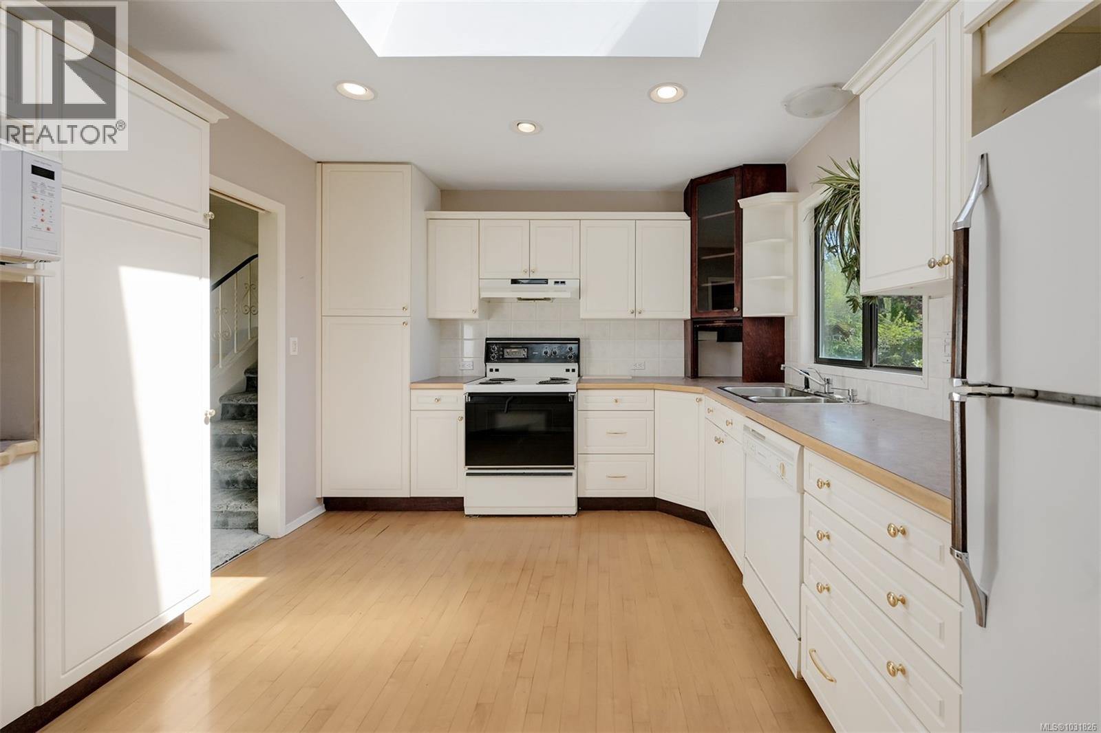 1809 Jade Pl, Saanich, British Columbia  V9P 3E5 - Photo 9 - 1031826