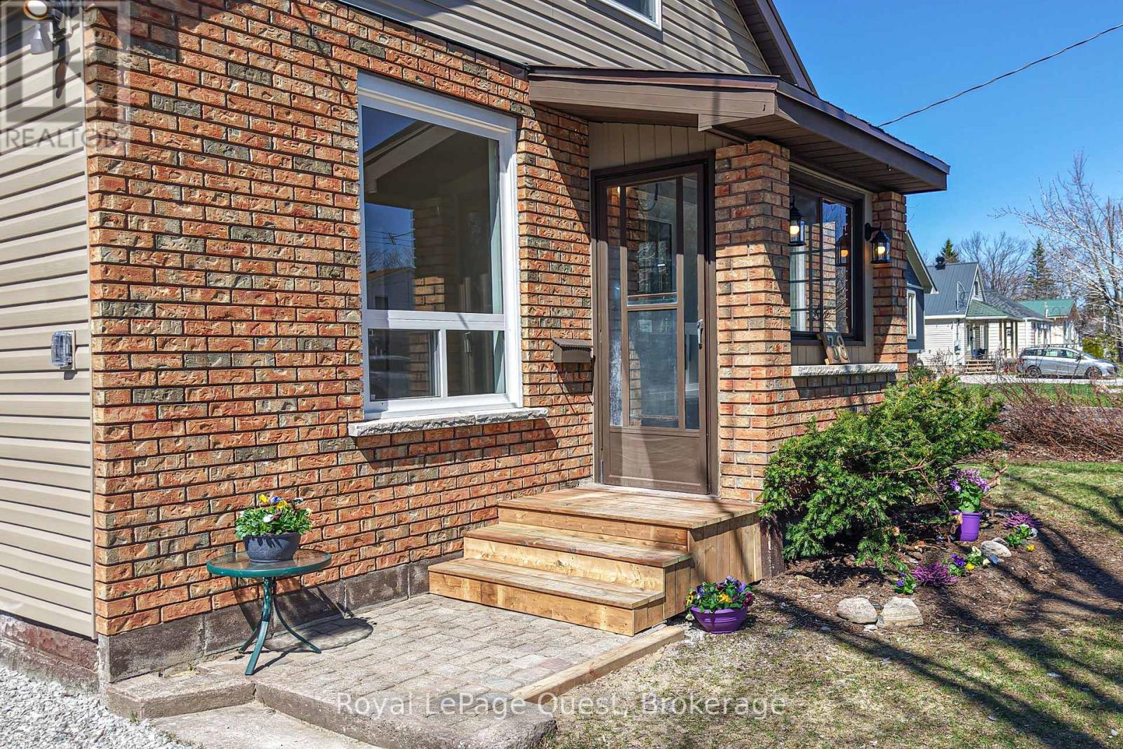 38 Adair Street, Orillia, Ontario  L3V 2X2 - Photo 3 - S13056062