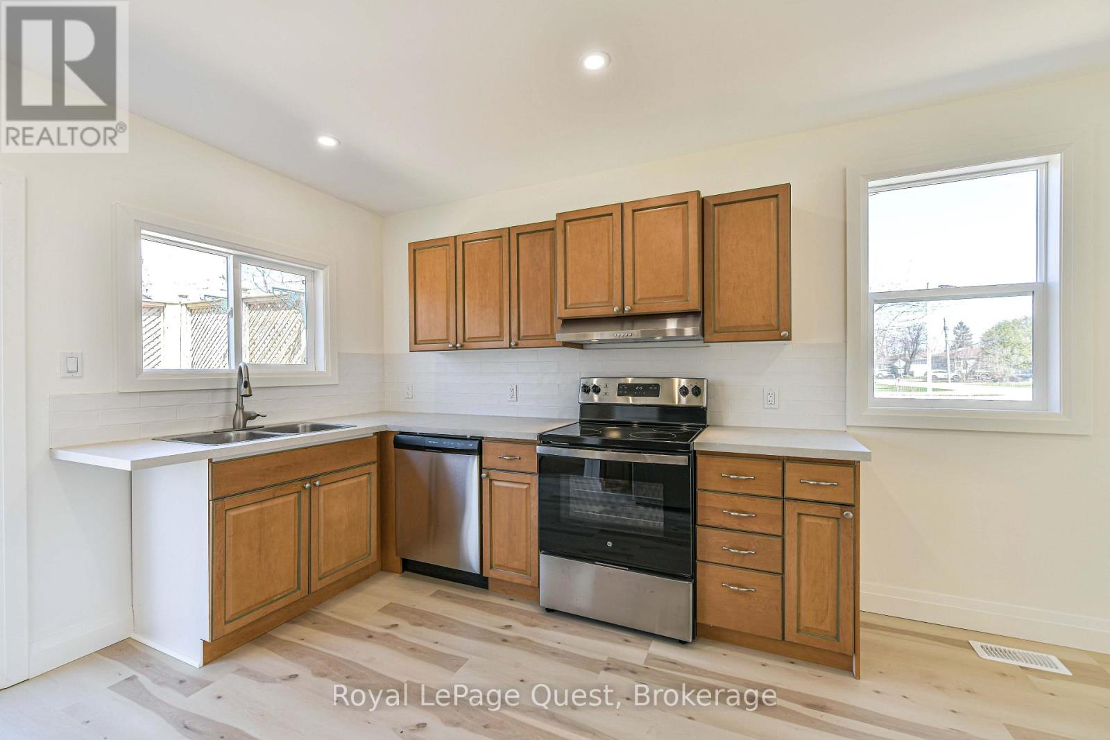 38 Adair Street, Orillia, Ontario  L3V 2X2 - Photo 8 - S13056062