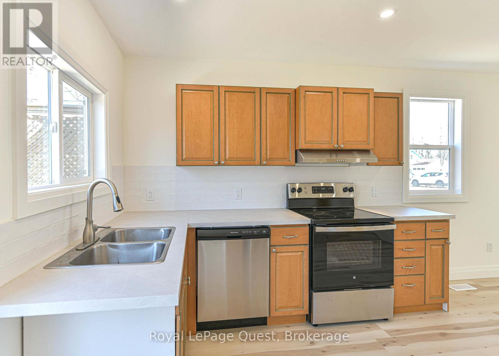 38 Adair Street, Orillia, Ontario  L3V 2X2 - Photo 9 - S13056062