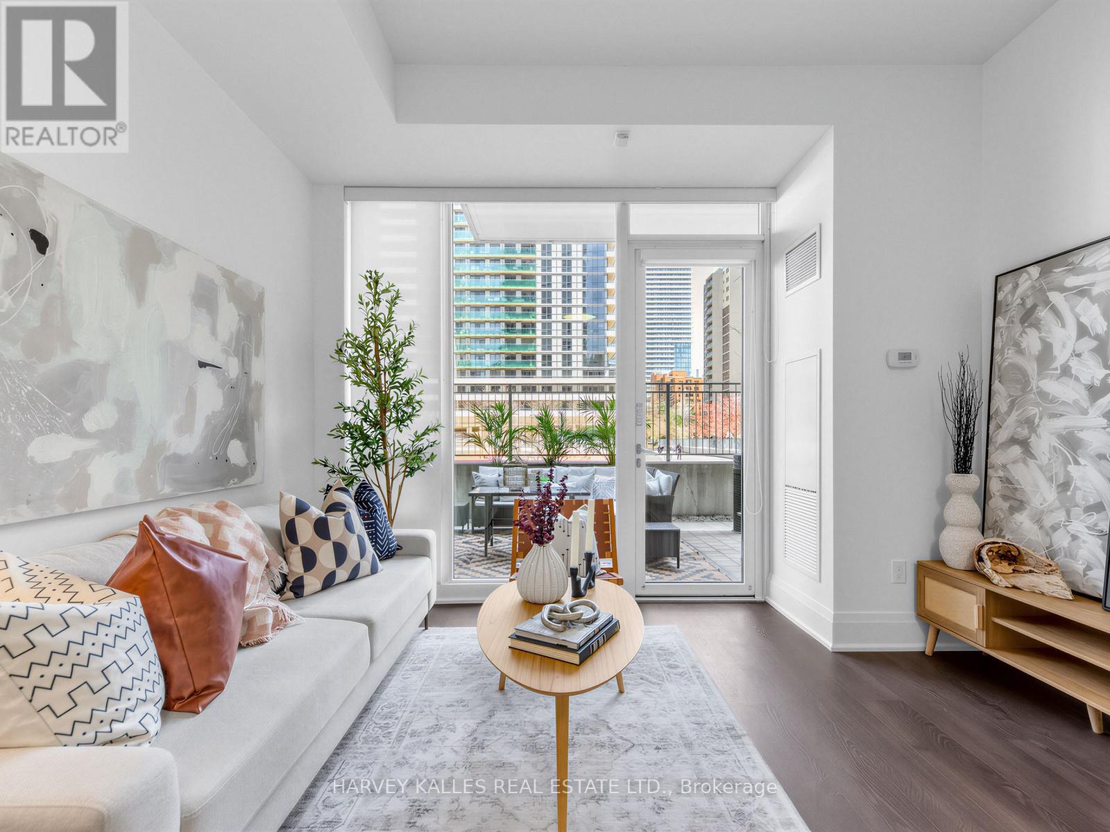 TH 13 - 30 ROEHAMPTON AVENUE, Toronto, Ontario