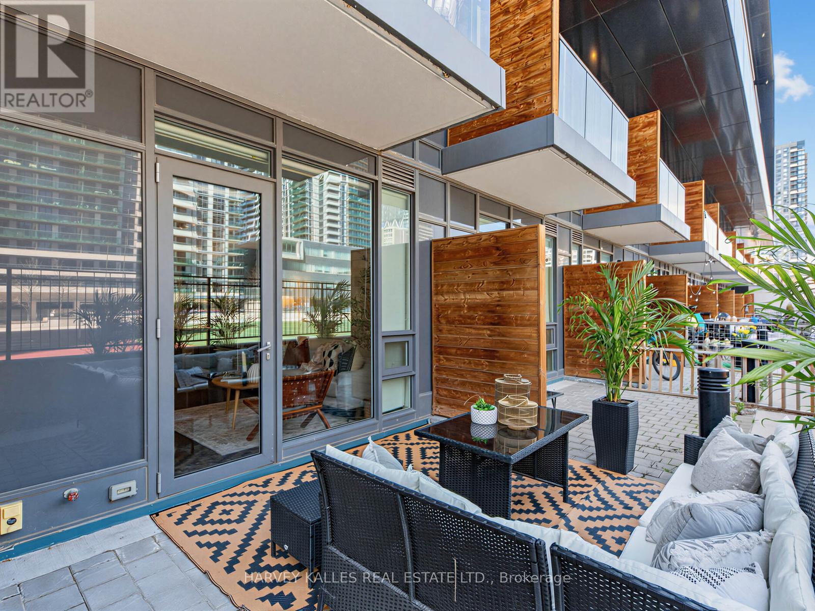 Th 13 - 30 Roehampton Avenue, Toronto, Ontario  M4P 1R2 - Photo 9 - C13052824