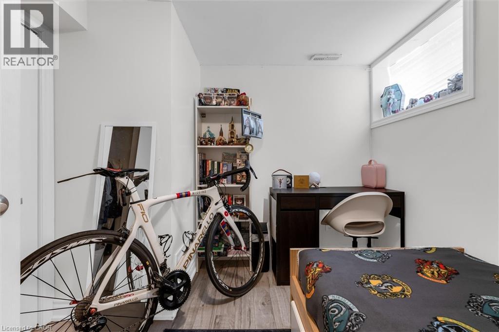 406 East 43rd Street, Hamilton, Ontario  L8T 3E3 - Photo 23 - 40822246