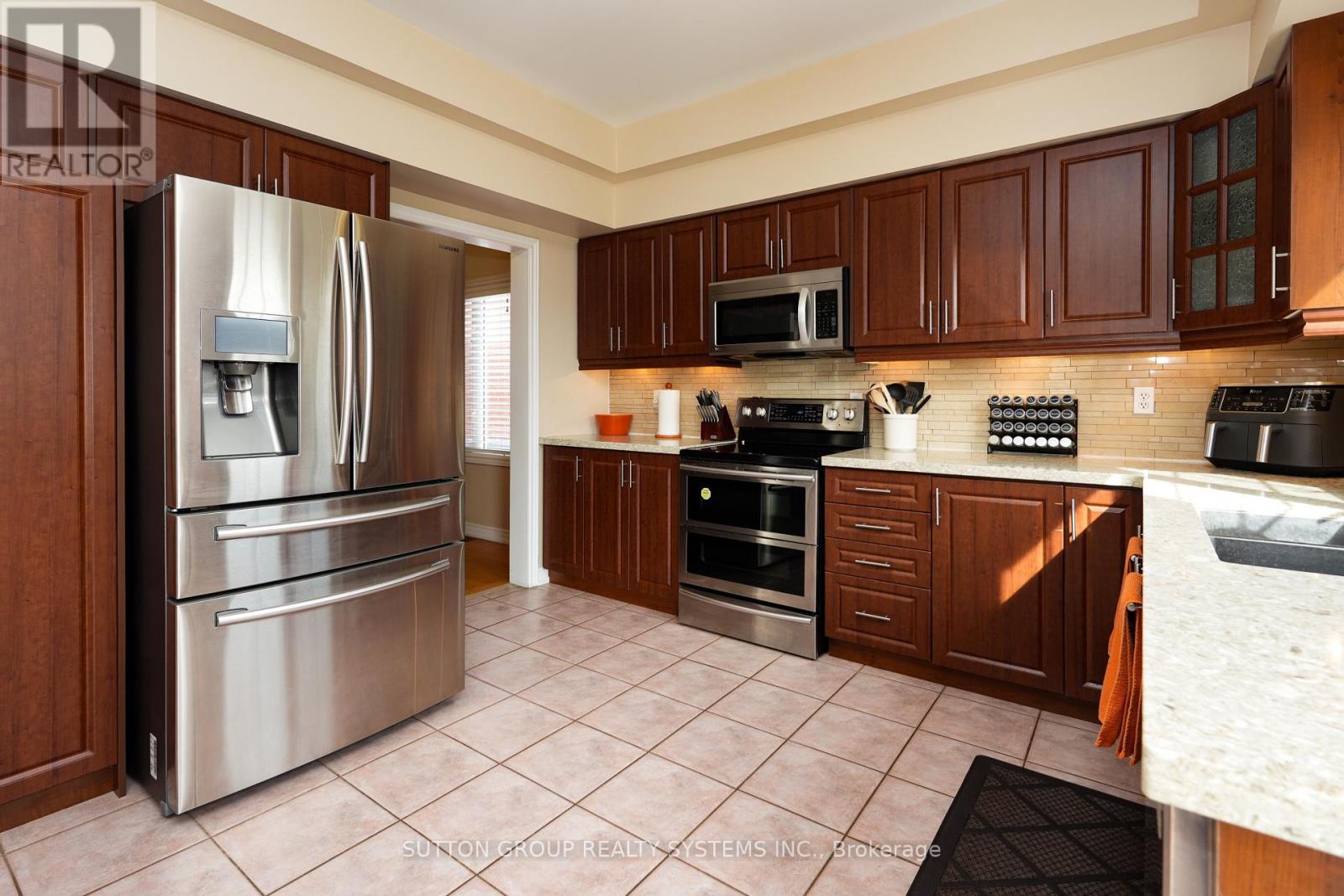 1382 Avon Drive, Mississauga, Ontario  L5N 7Z3 - Photo 16 - W12948292