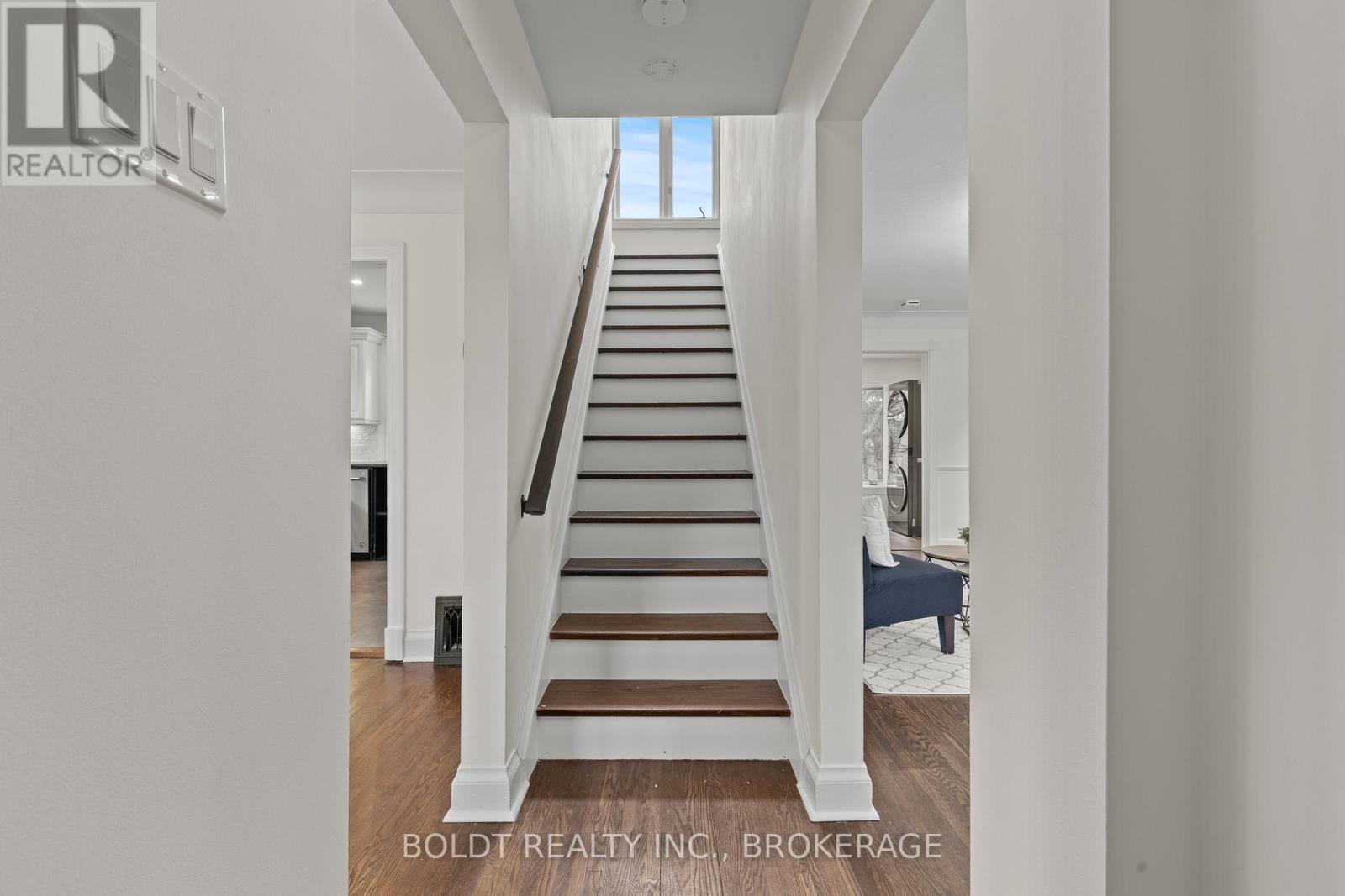 322 Queenston Street, St. Catharines, Ontario  L2P 2X7 - Photo 5 - X12973244