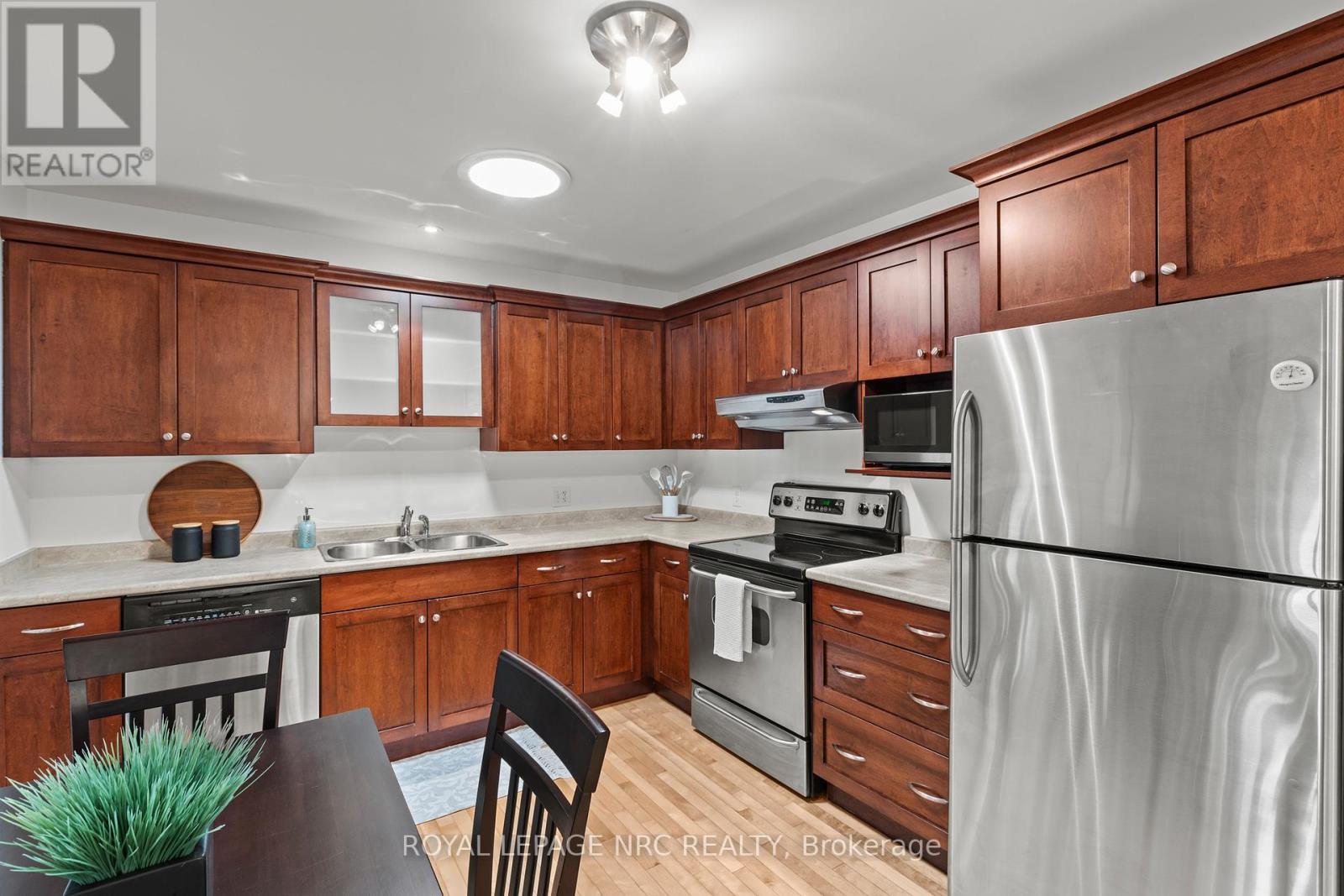 14 Hope Avenue W, Niagara-On-The-Lake, Ontario  L0S 1T0 - Photo 8 - X12832054