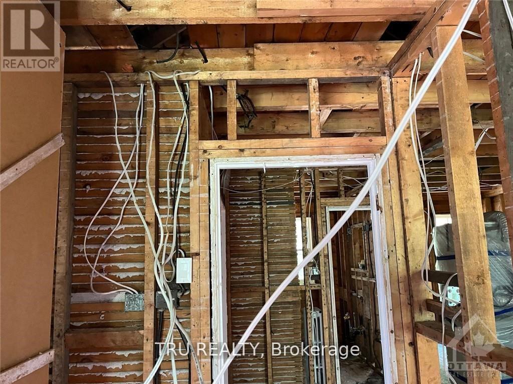 102 Putman Avenue, Ottawa, Ontario  K1M 1Z6 - Photo 10 - X13056052