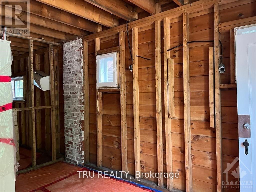 102 Putman Avenue, Ottawa, Ontario  K1M 1Z6 - Photo 14 - X13056052