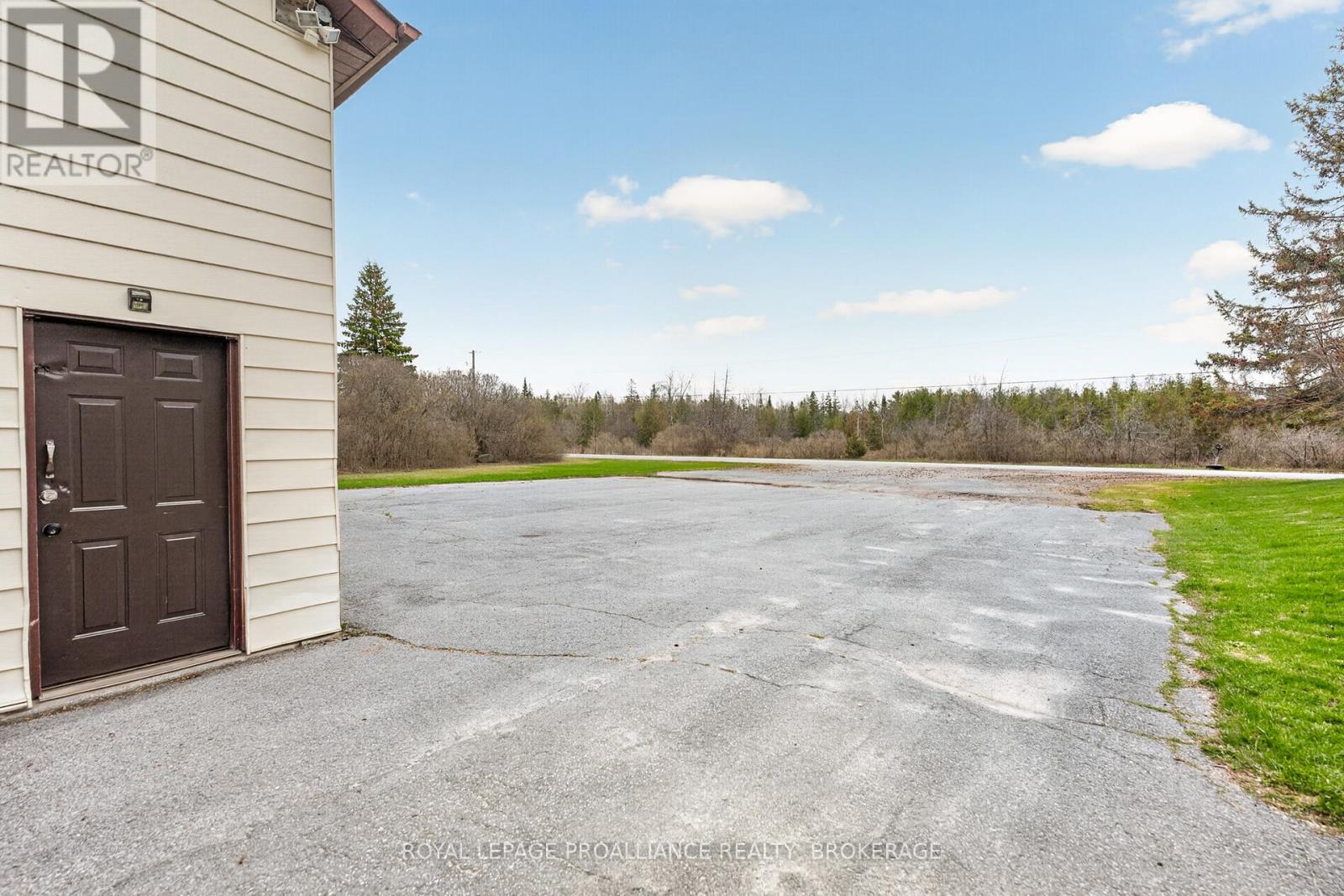 261 Shane Street, Loyalist, Ontario  K0H 2H0 - Photo 5 - X12992162