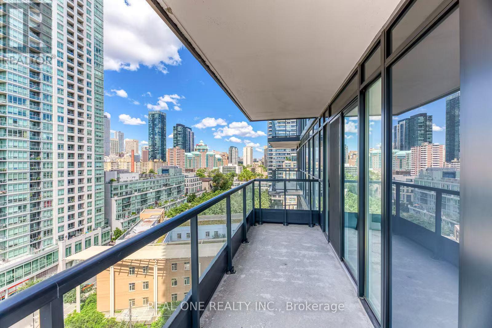 1708 Room #1 - 159 Wellesley Street E, Toronto, Ontario  M4Y 1J2 - Photo 4 - C13056098