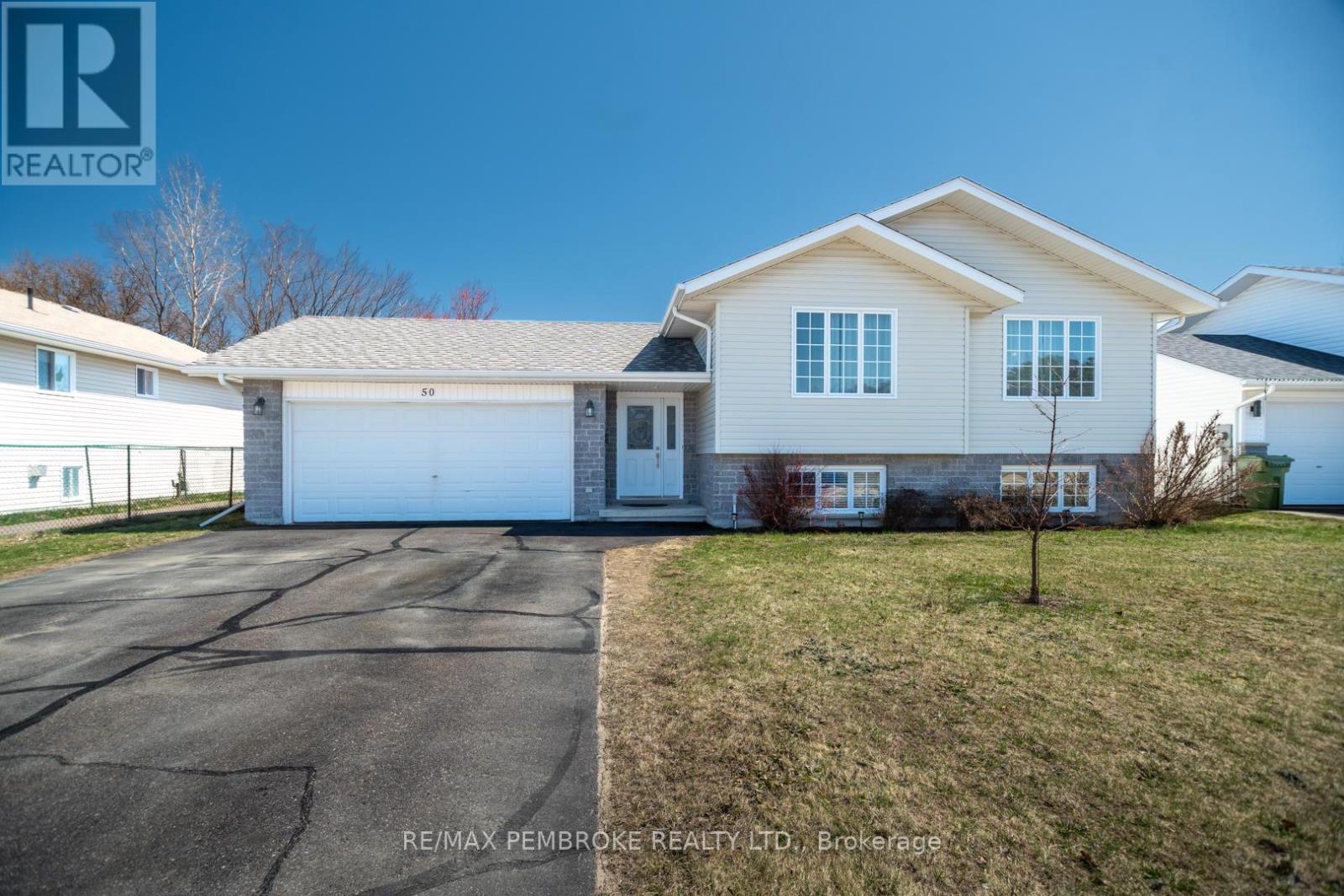 50 Spruce Street, Petawawa, Ontario  K8H 3S4 - Photo 1 - X13056082