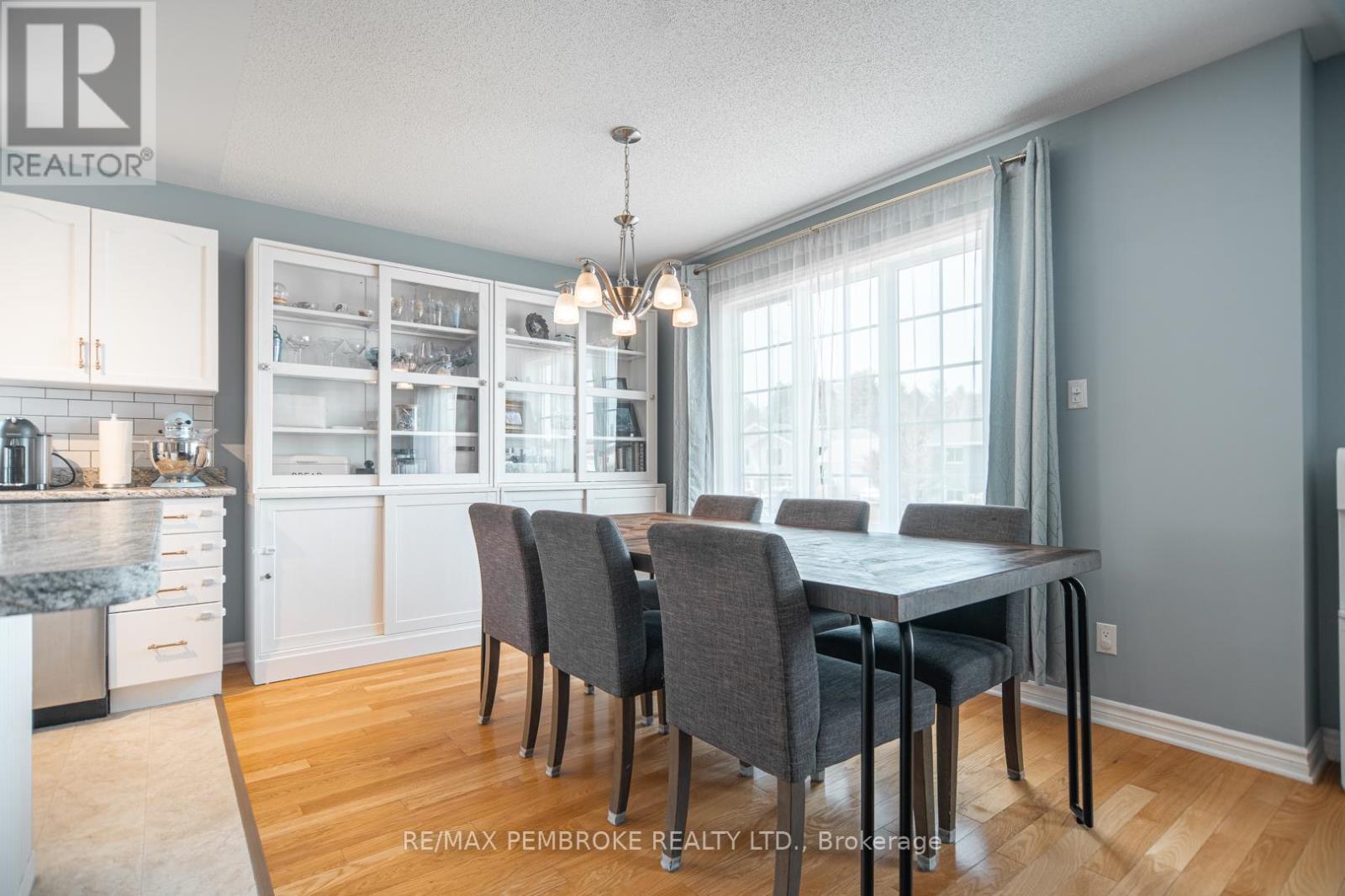 50 Spruce Street, Petawawa, Ontario  K8H 3S4 - Photo 12 - X13056082