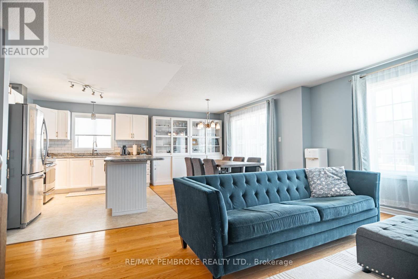 50 Spruce Street, Petawawa, Ontario  K8H 3S4 - Photo 7 - X13056082