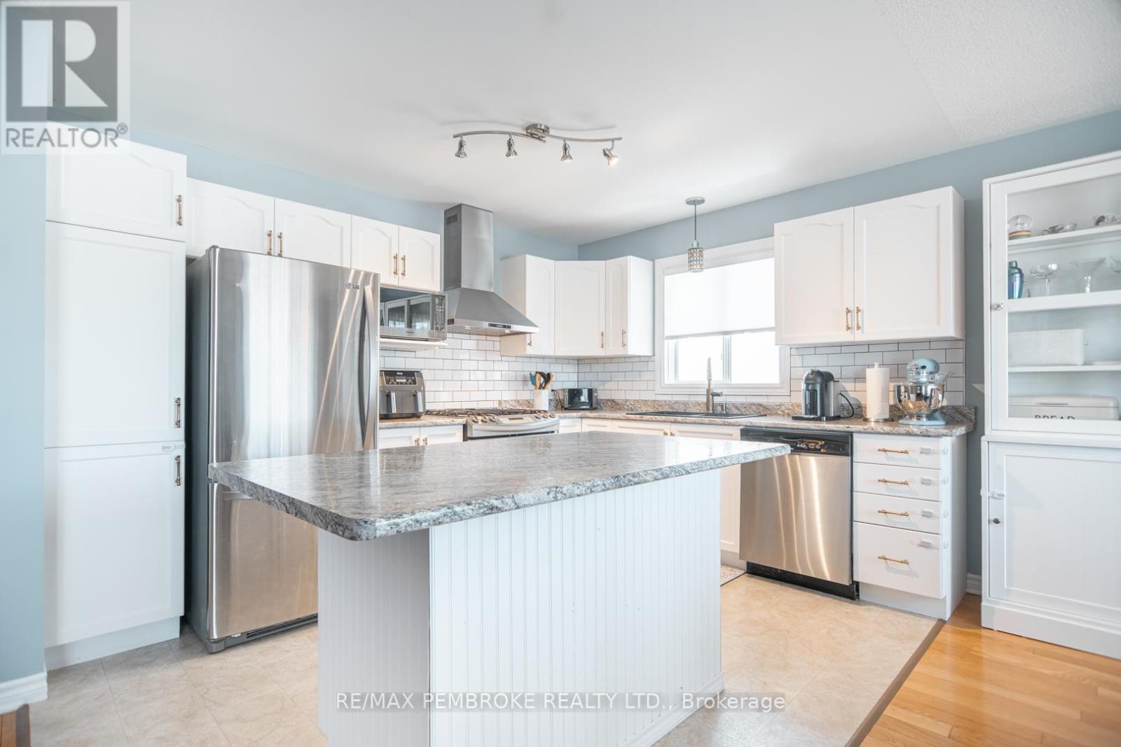 50 Spruce Street, Petawawa, Ontario  K8H 3S4 - Photo 8 - X13056082