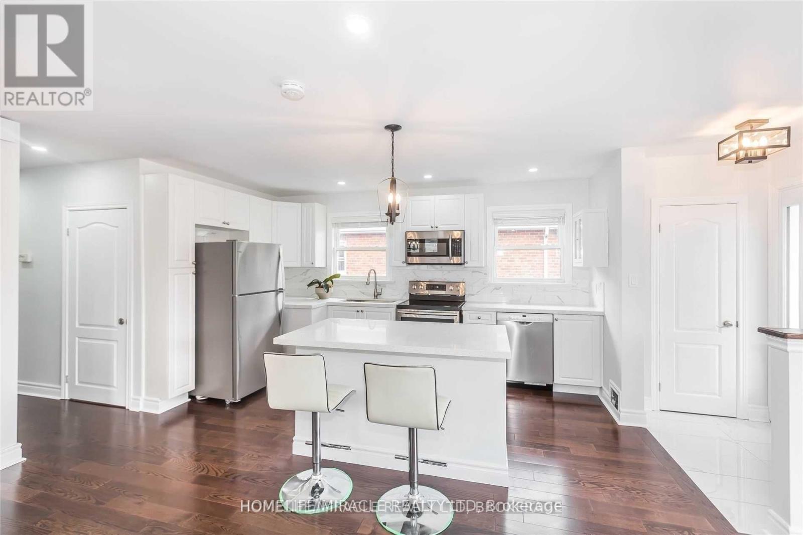 6 Kells Avenue, Toronto, Ontario  M1K 4W5 - Photo 4 - E13055996