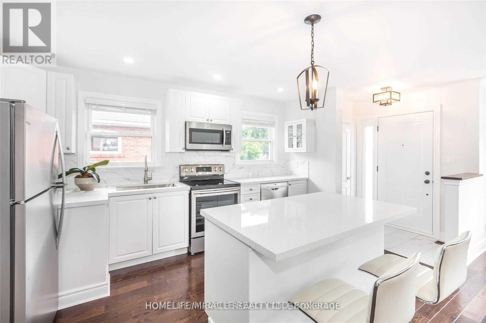 6 Kells Avenue, Toronto, Ontario  M1K 4W5 - Photo 5 - E13055996