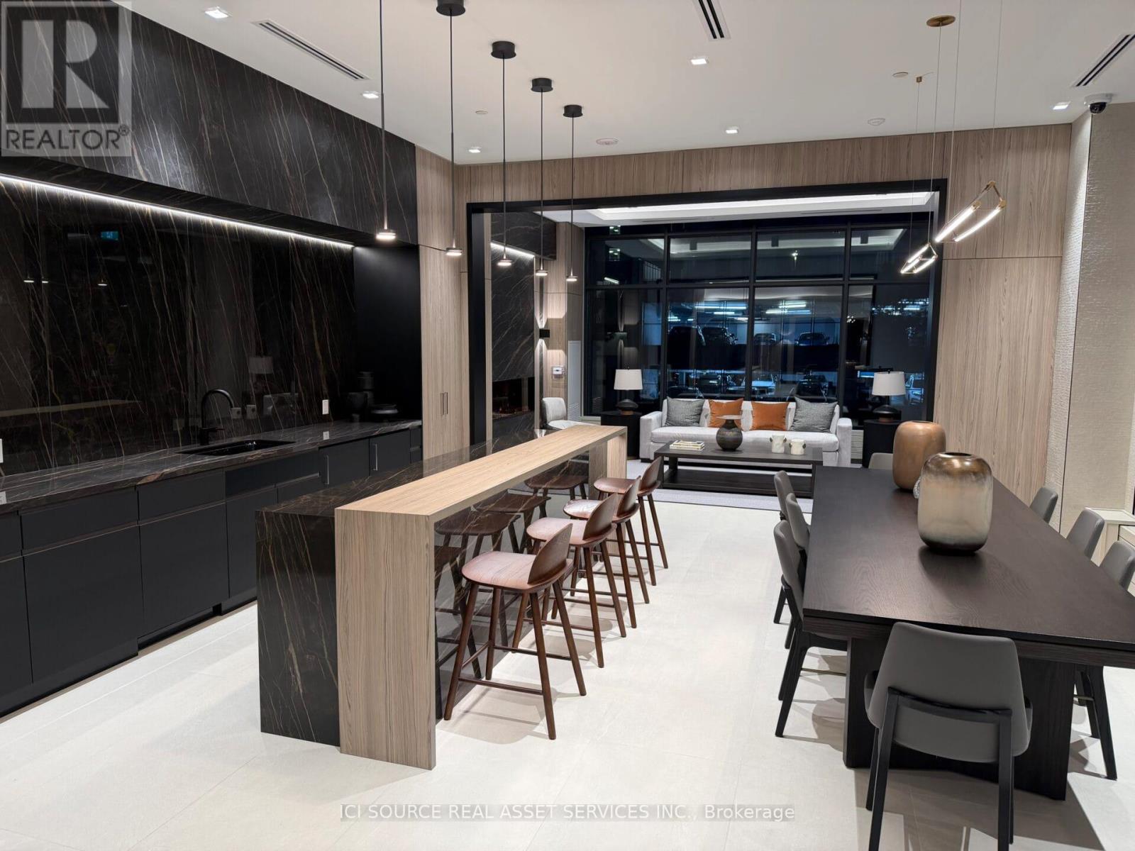 1605 - 1606 Charles Street, Whitby, Ontario  L1N 0P1 - Photo 10 - E13056096