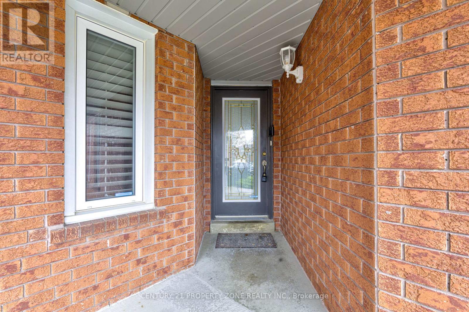 4 Compton Court, Caledon, Ontario  L7E 1L4 - Photo 2 - W13056010