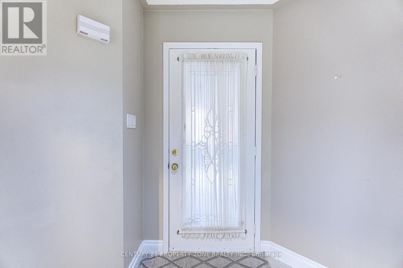 4 Compton Court, Caledon, Ontario  L7E 1L4 - Photo 3 - W13056010