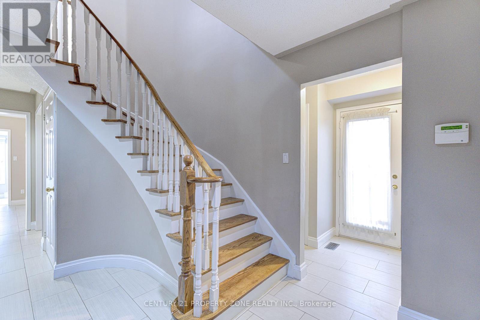 4 Compton Court, Caledon, Ontario  L7E 1L4 - Photo 4 - W13056010