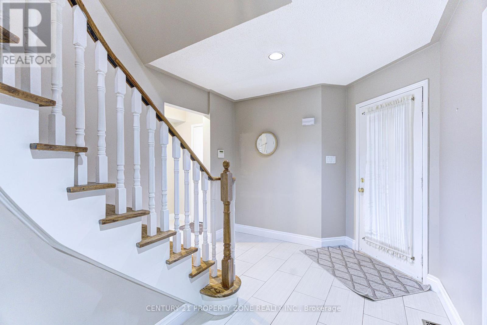 4 Compton Court, Caledon, Ontario  L7E 1L4 - Photo 6 - W13056010