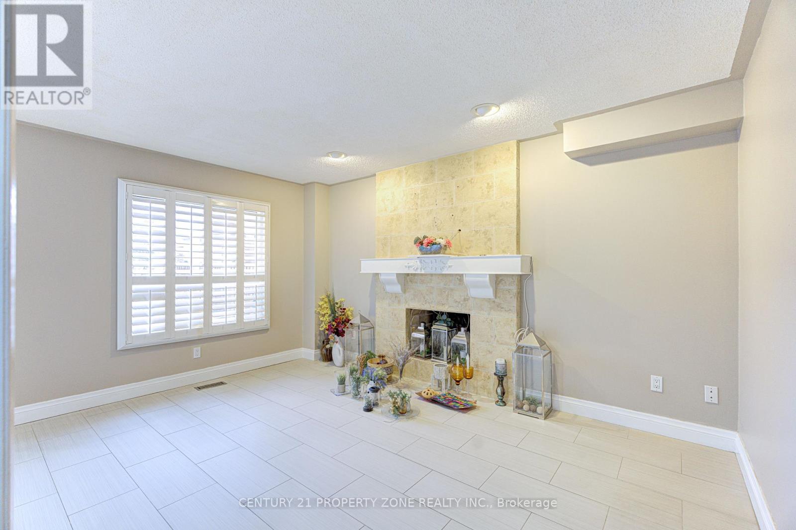 4 Compton Court, Caledon, Ontario  L7E 1L4 - Photo 7 - W13056010