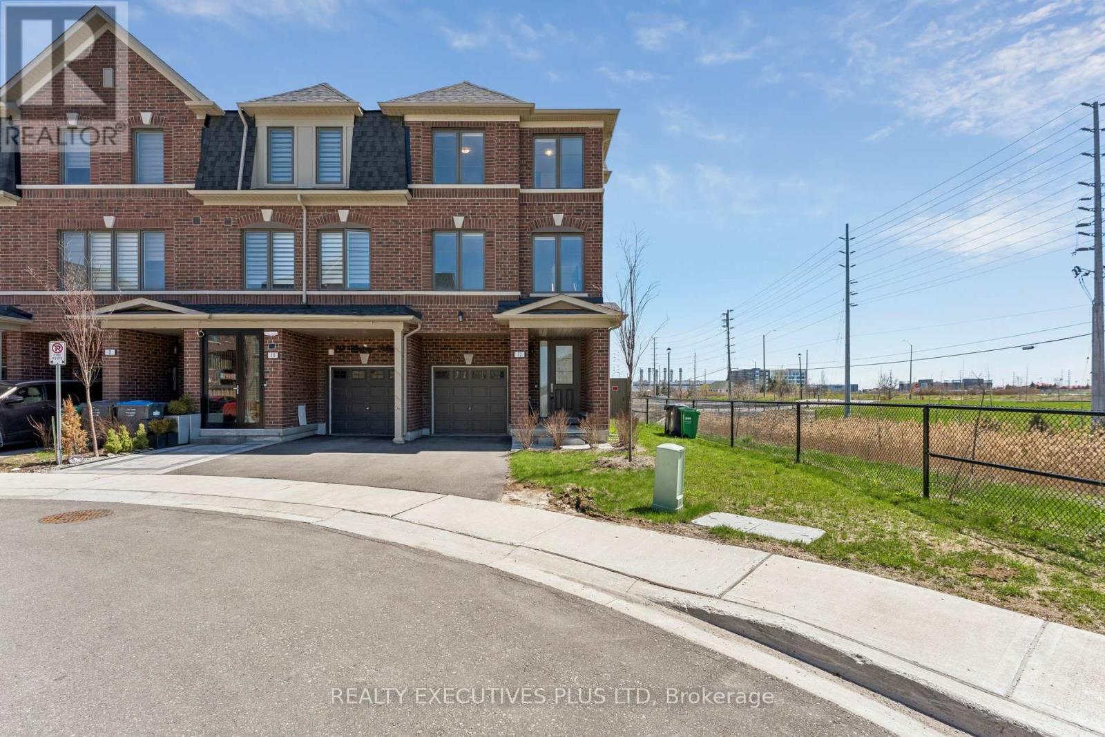 12 VESTRY WAY, brampton (goreway drive corridor), Ontario
