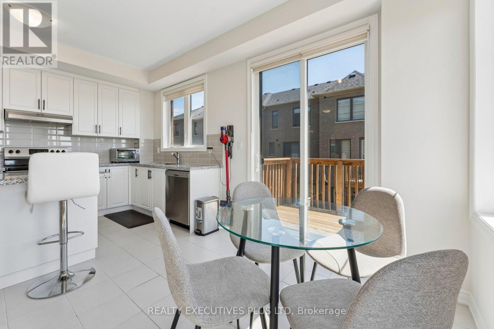 12 Vestry Way, Brampton, Ontario  L6P 4N8 - Photo 14 - W13056066