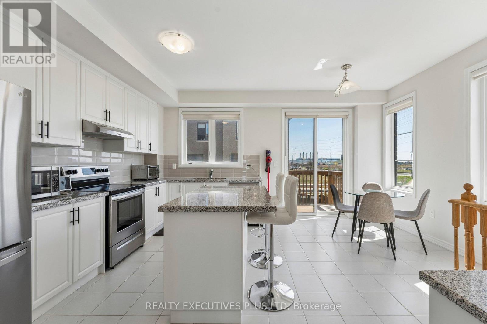 12 Vestry Way, Brampton, Ontario  L6P 4N8 - Photo 18 - W13056066