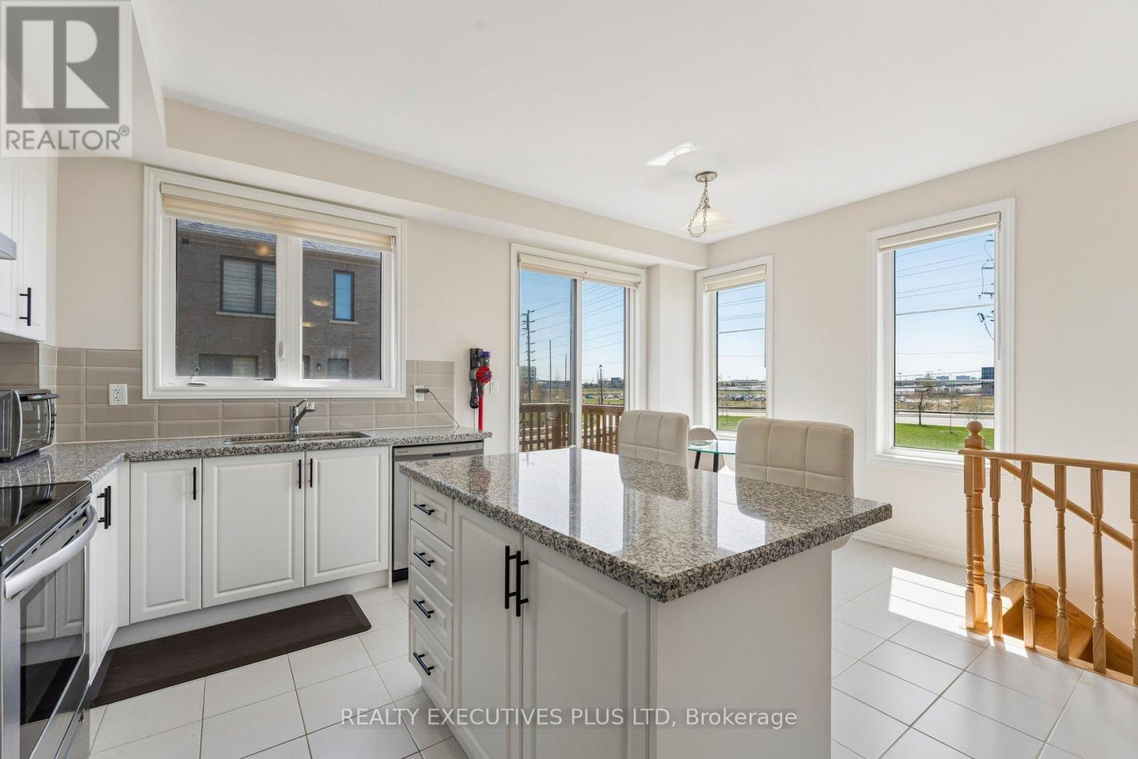 12 Vestry Way, Brampton, Ontario  L6P 4N8 - Photo 19 - W13056066