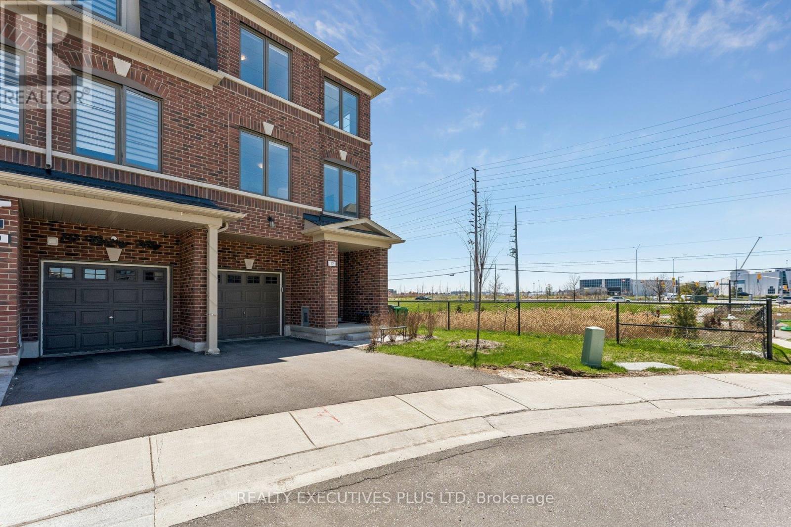 12 Vestry Way, Brampton, Ontario  L6P 4N8 - Photo 3 - W13056066