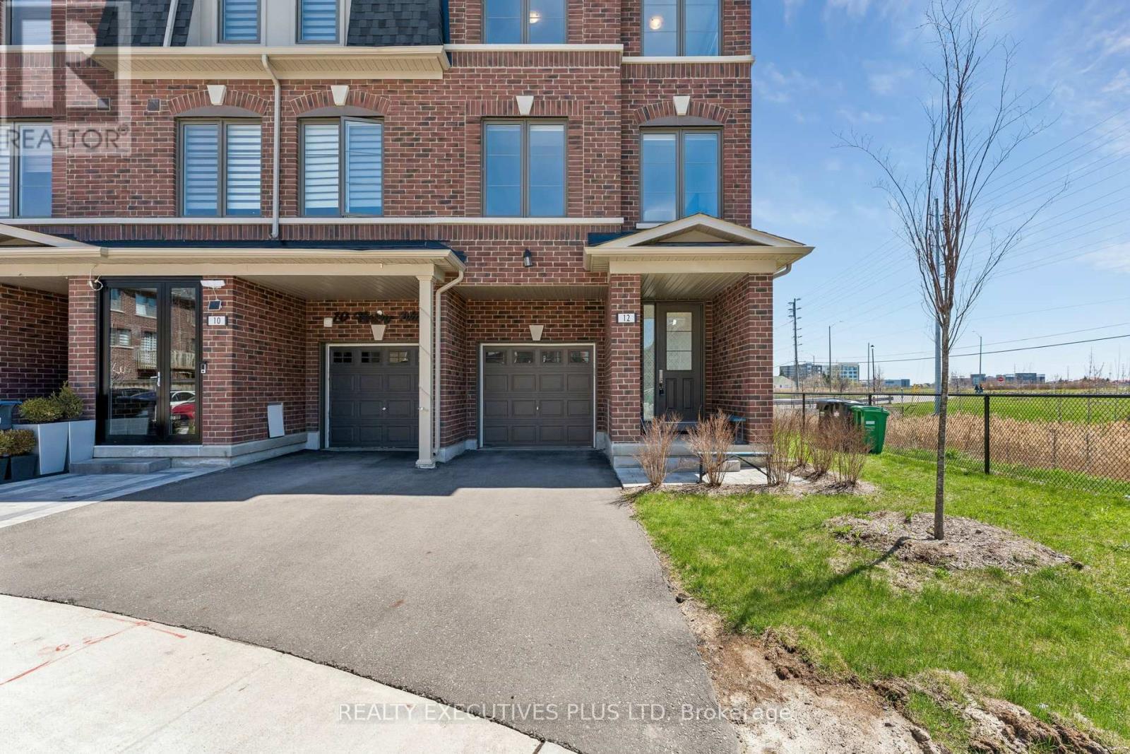 12 Vestry Way, Brampton, Ontario  L6P 4N8 - Photo 4 - W13056066