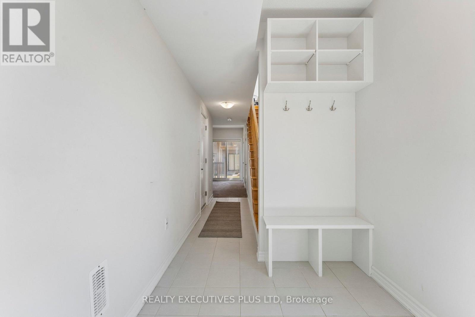 12 Vestry Way, Brampton, Ontario  L6P 4N8 - Photo 6 - W13056066