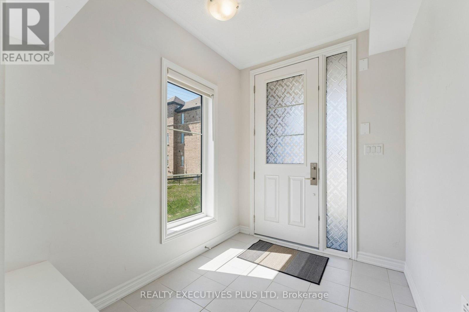 12 Vestry Way, Brampton, Ontario  L6P 4N8 - Photo 7 - W13056066