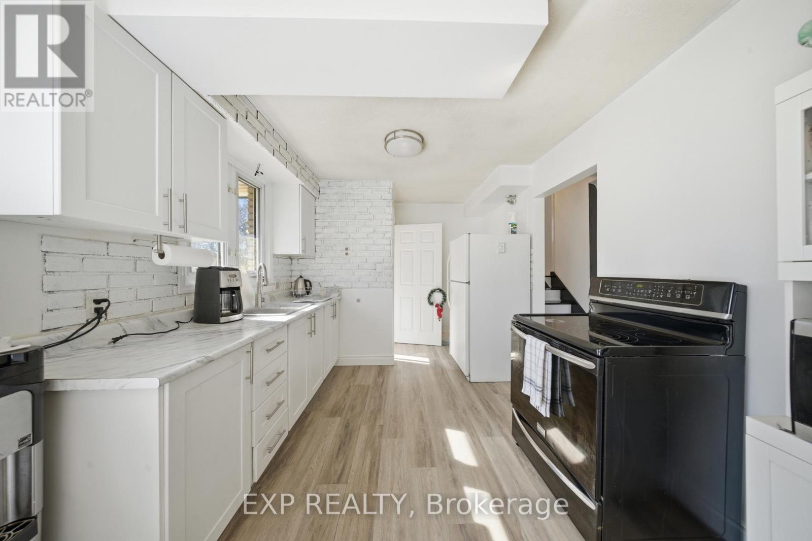 6376 Ash Street, Niagara Falls, Ontario  L2G 2H5 - Photo 7 - X13056030