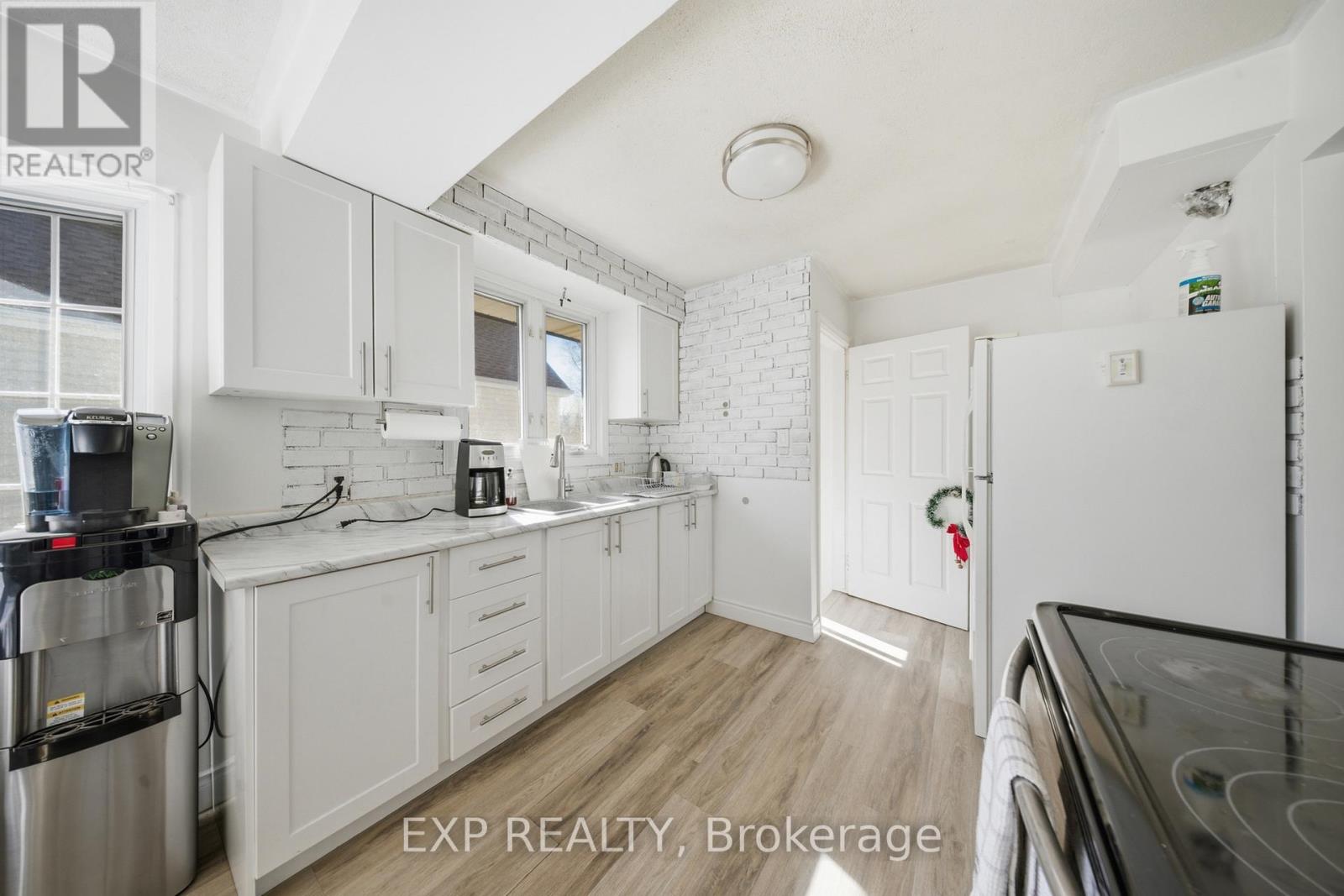 6376 Ash Street, Niagara Falls, Ontario  L2G 2H5 - Photo 8 - X13056030