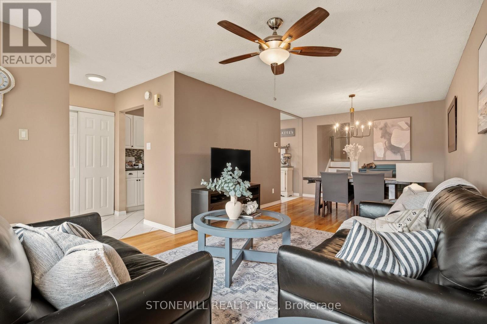 19 Golden Orchard Drive, Hamilton, Ontario  L9C 6J2 - Photo 3 - X13056058